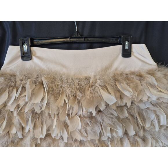 New W/Tag Y2K Bebe Womens Beige Tan Feathered Mini Skirt US 6 - Picture 2 of 8